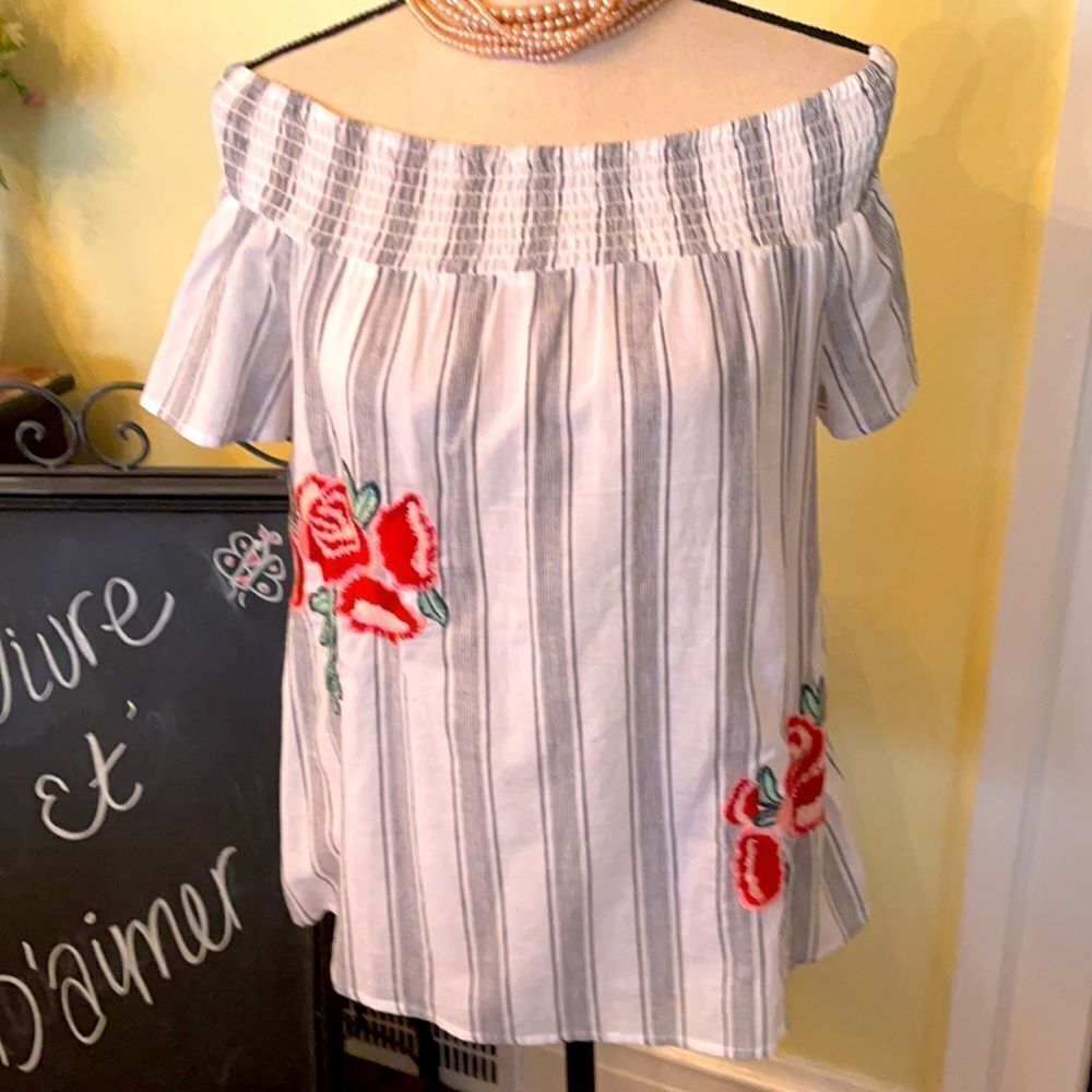 *Stitch Fix* NWT Sz M ALICE blue Embroidered Top